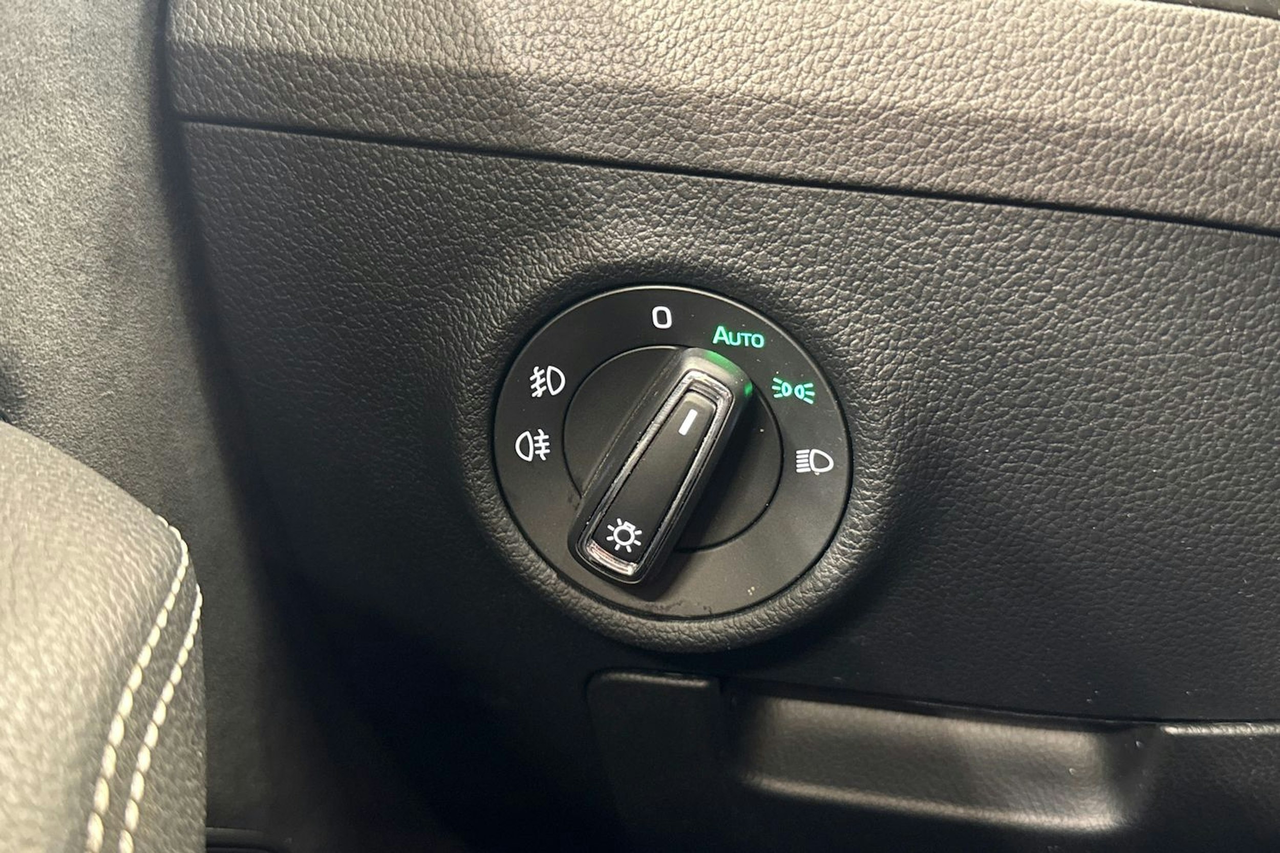 sininen Skoda Superb 2020 kuva 19.