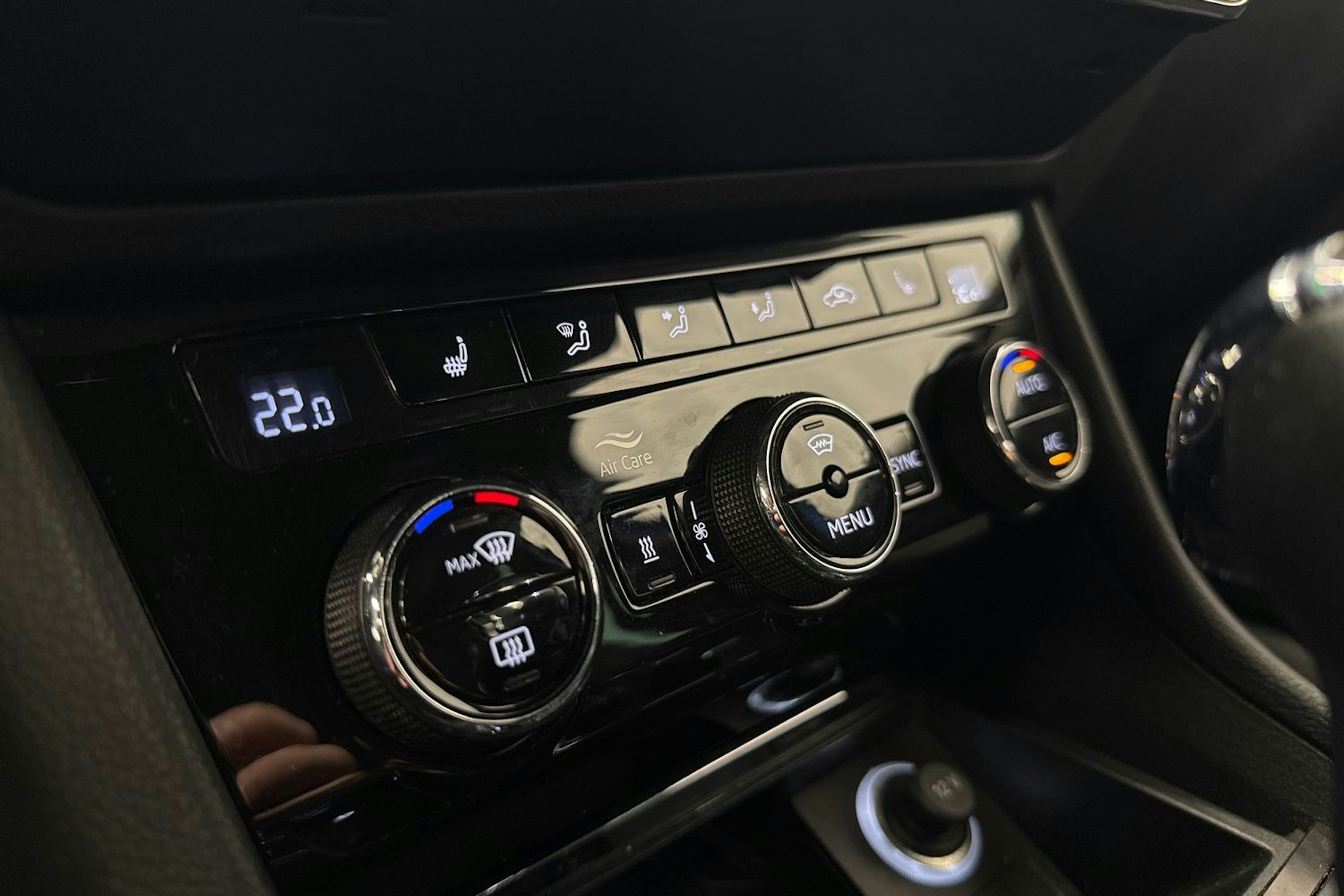 sininen Skoda Superb 2020 kuva 32.
