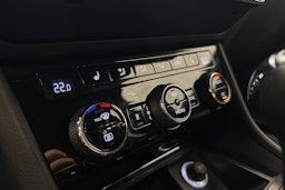 sininen Skoda Superb 2020 kuva 32.