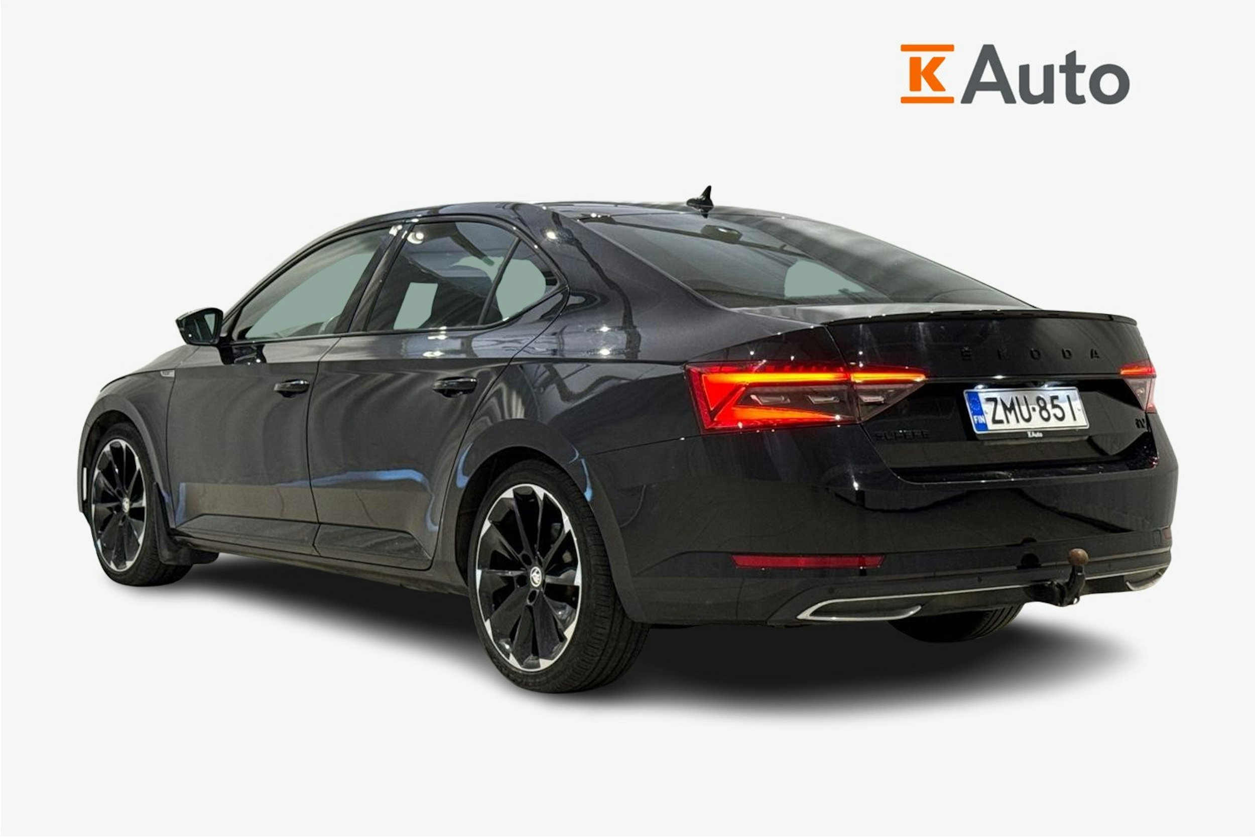 musta Skoda Superb 2020 kuva 2.