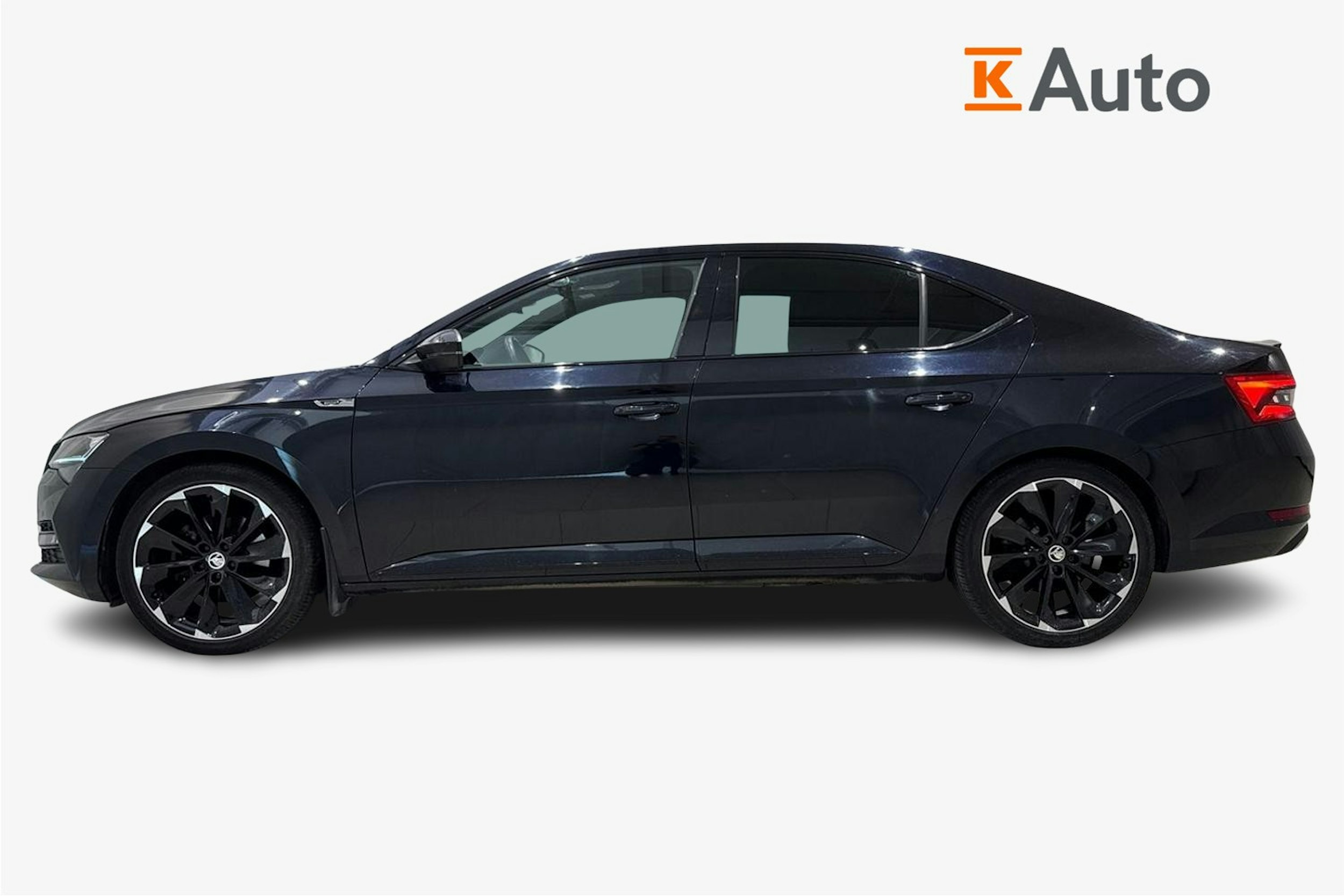 musta Skoda Superb 2020 kuva 6.