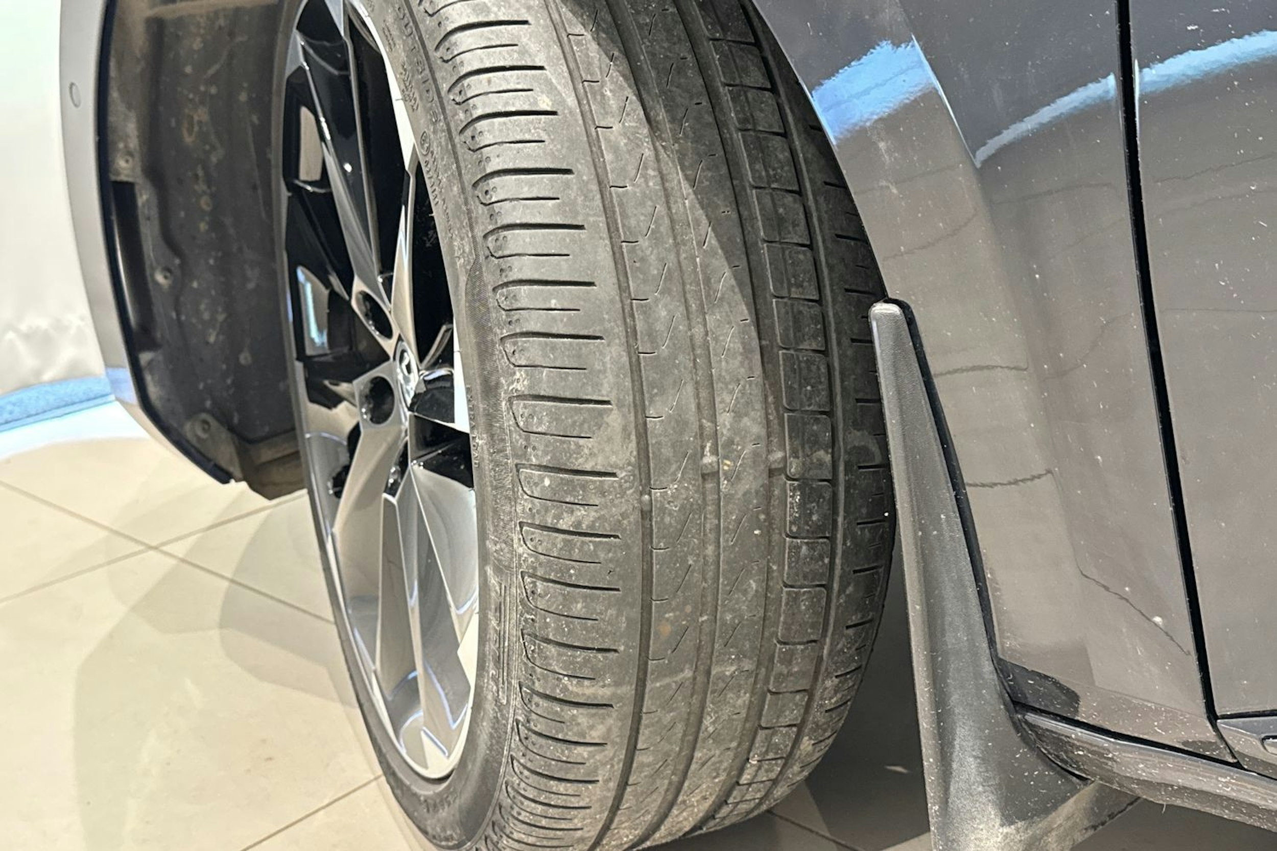 musta Skoda Superb 2020 kuva 13.