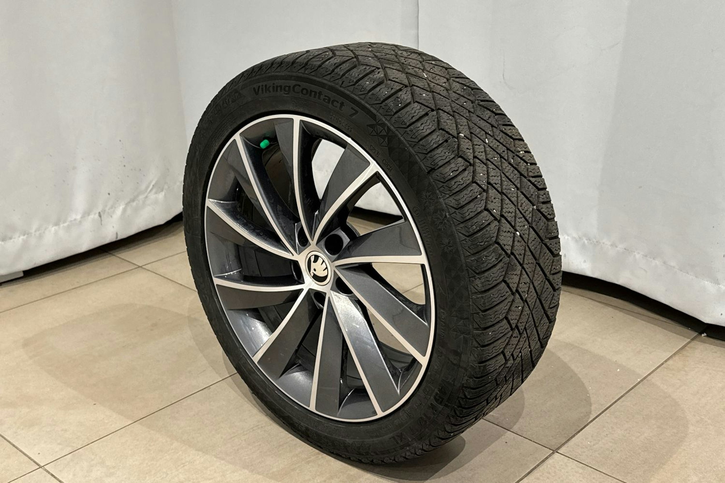 musta Skoda Superb 2020 kuva 14.