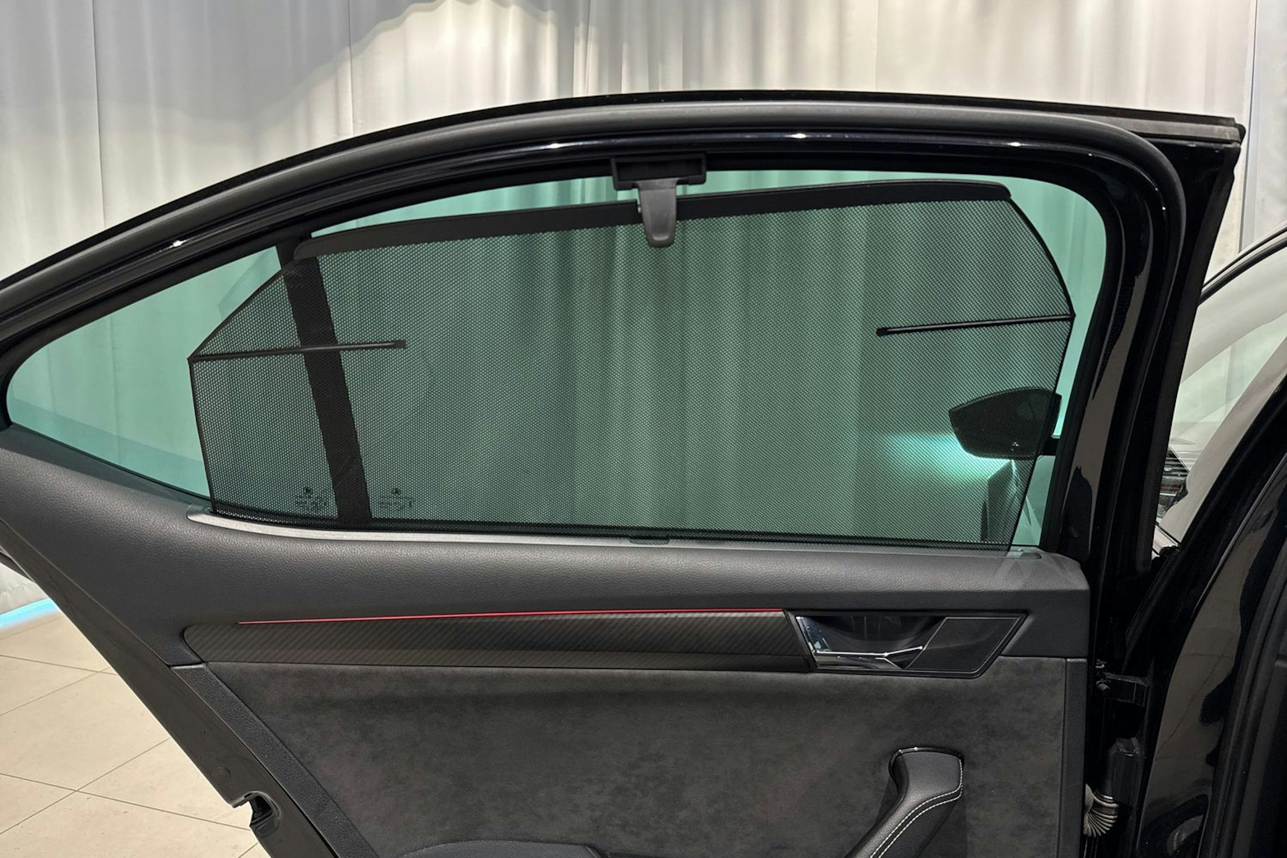 musta Skoda Superb 2020 kuva 17.
