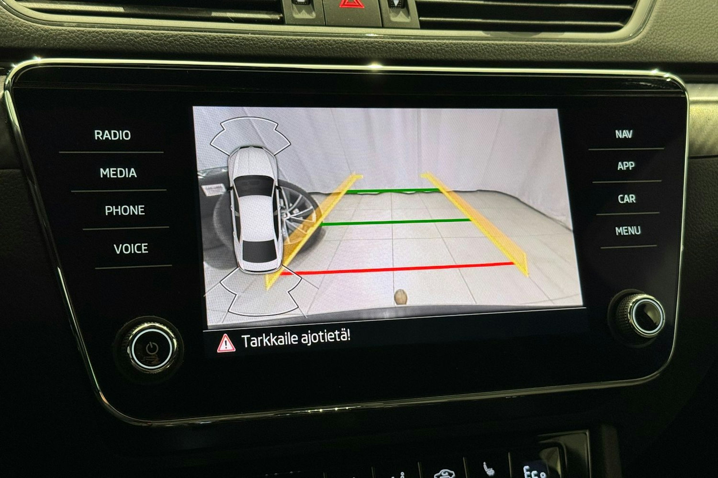 musta Skoda Superb 2020 kuva 21.