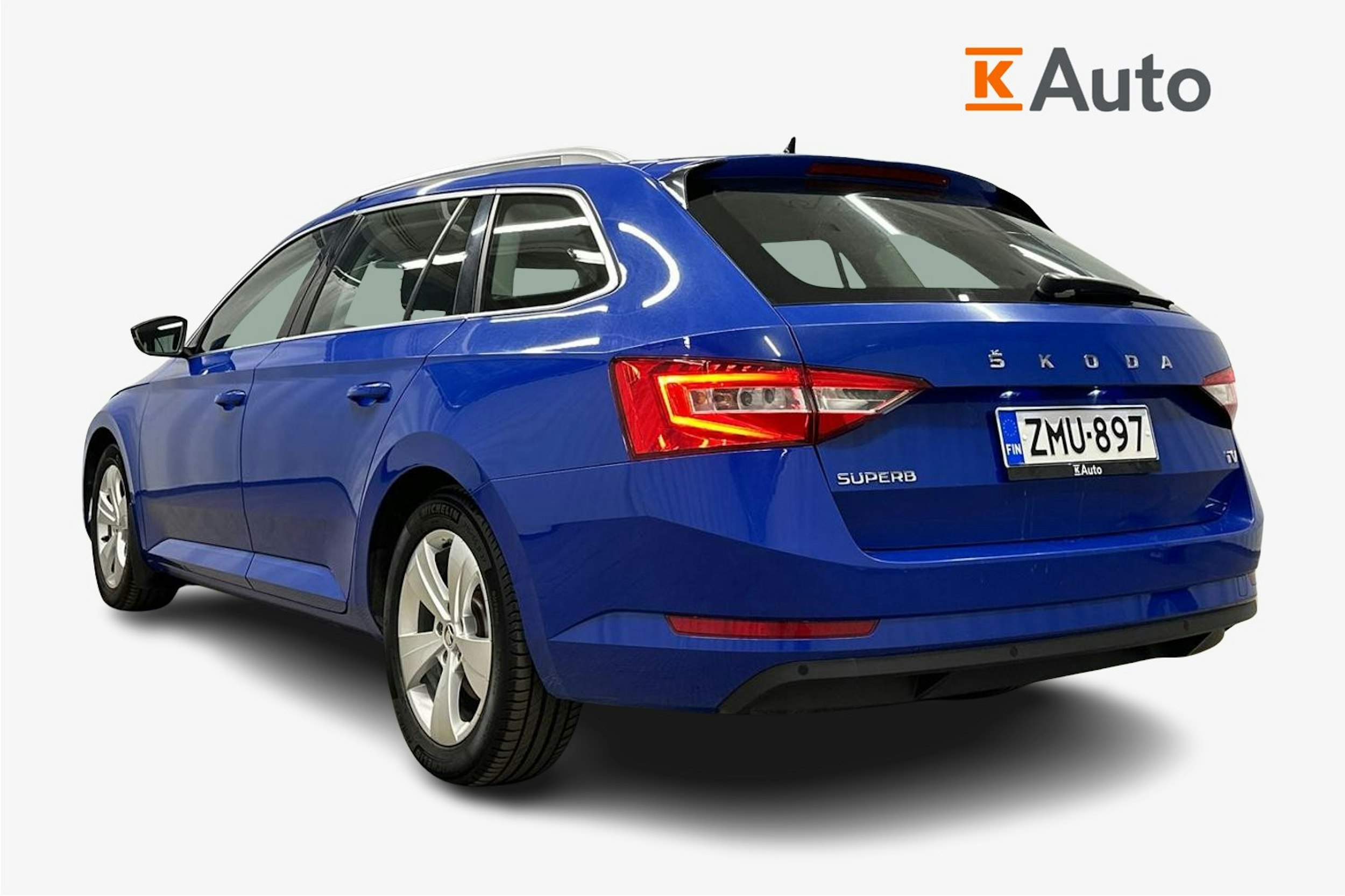 sininen Skoda Superb 2020 kuva 2.