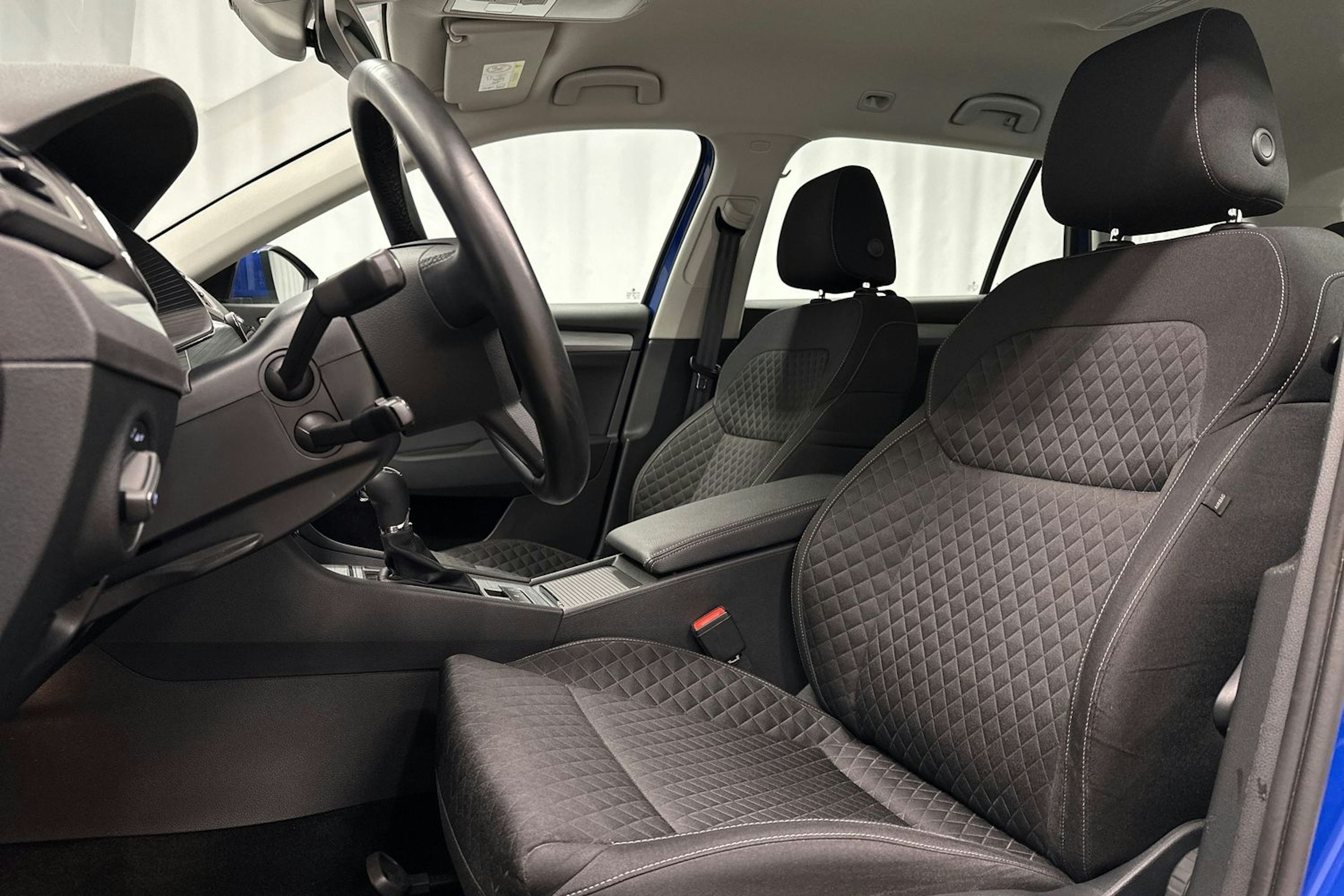 sininen Skoda Superb 2020 kuva 15.