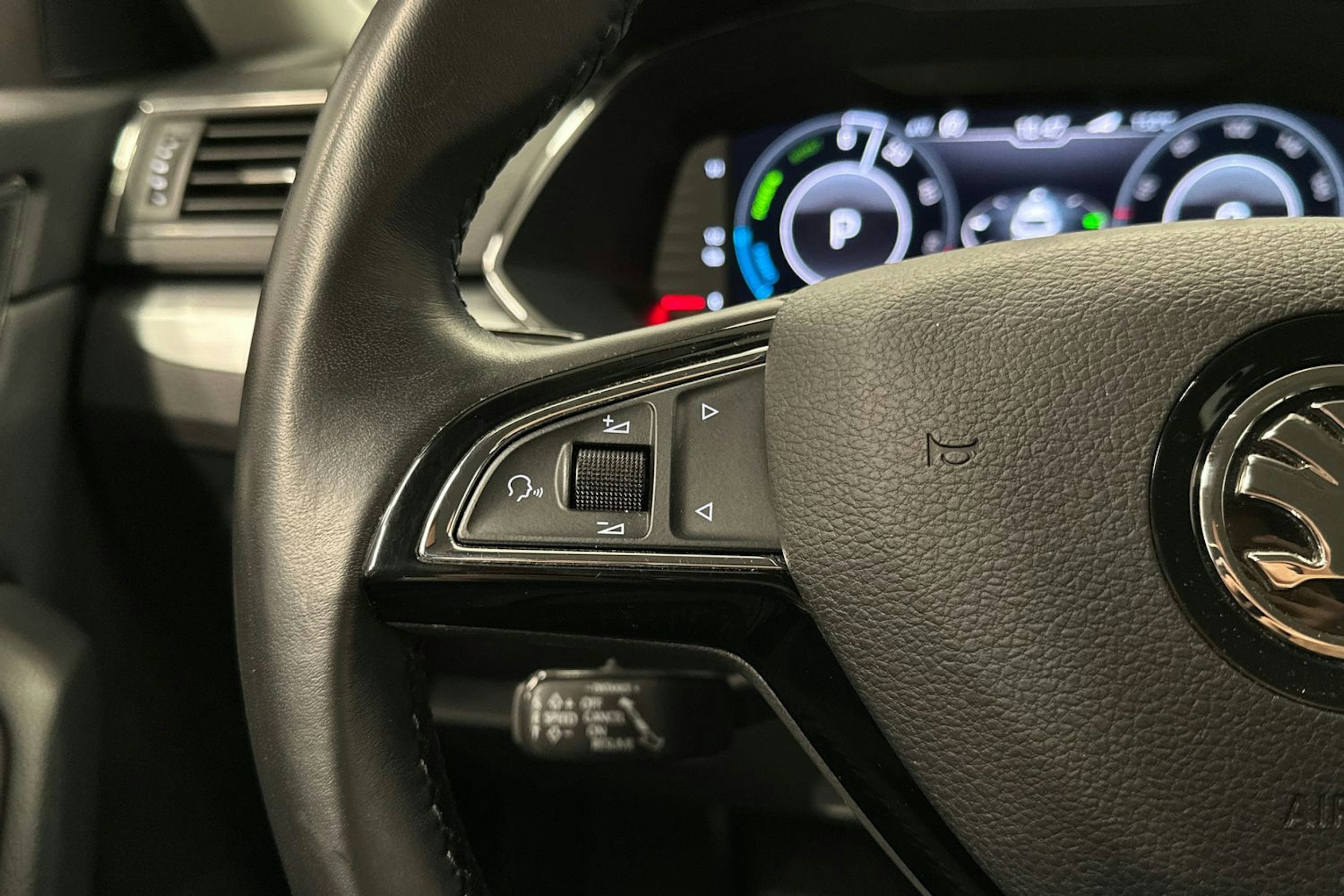 sininen Skoda Superb 2020 kuva 19.