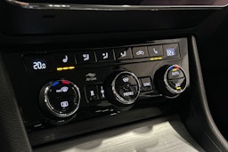 sininen Skoda Superb 2020 kuva 24.