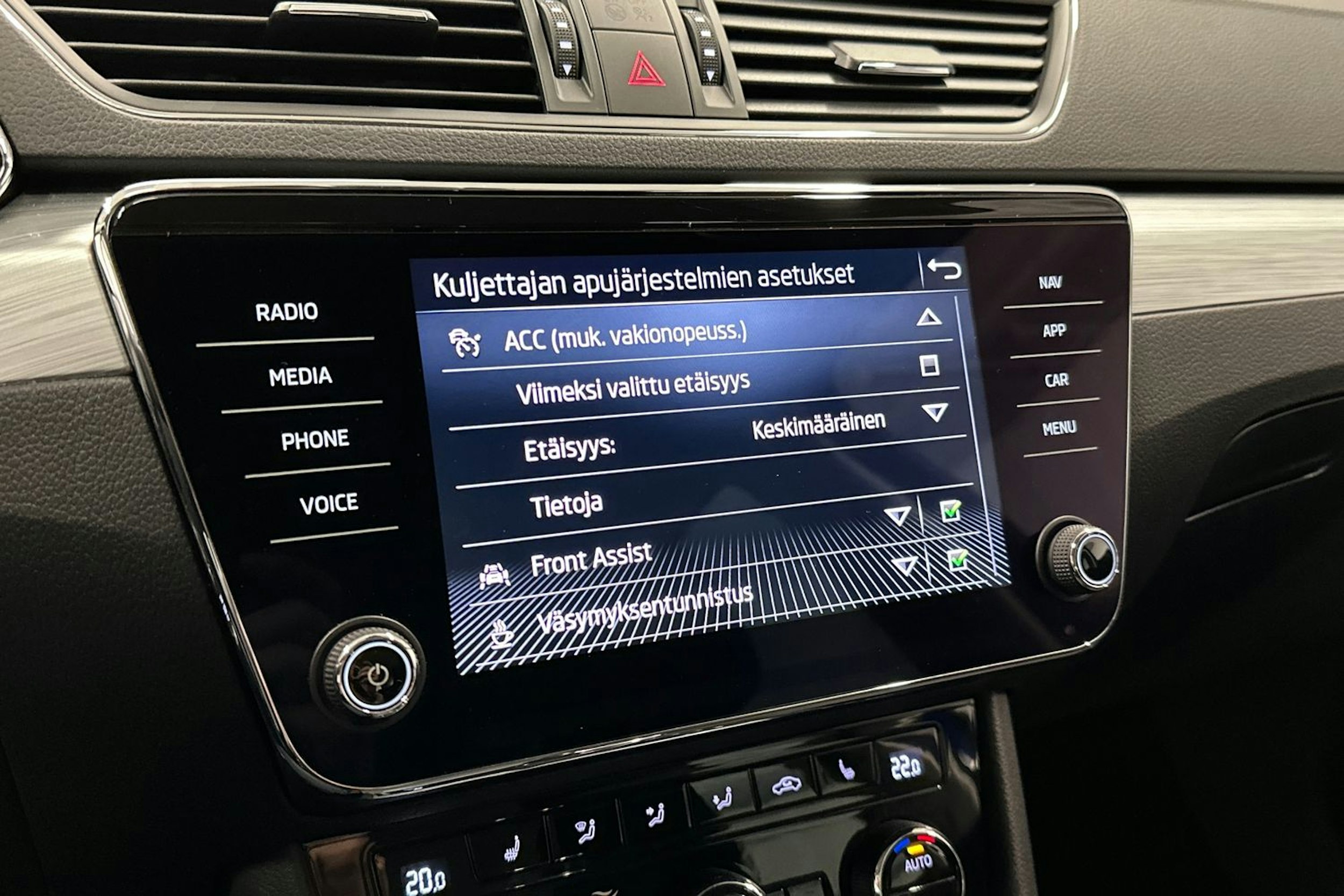 sininen Skoda Superb 2020 kuva 28.