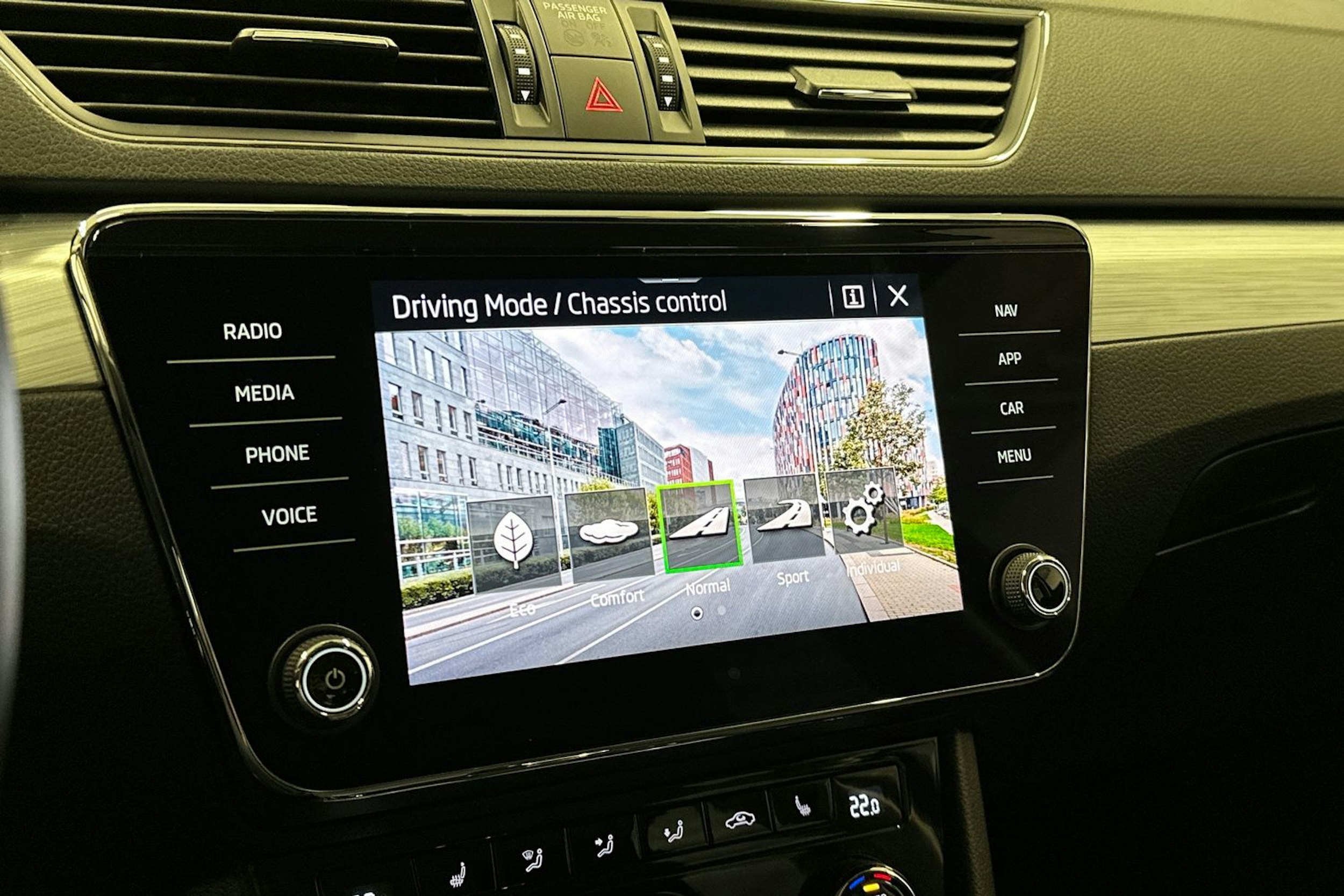 sininen Skoda Superb 2020 kuva 30.