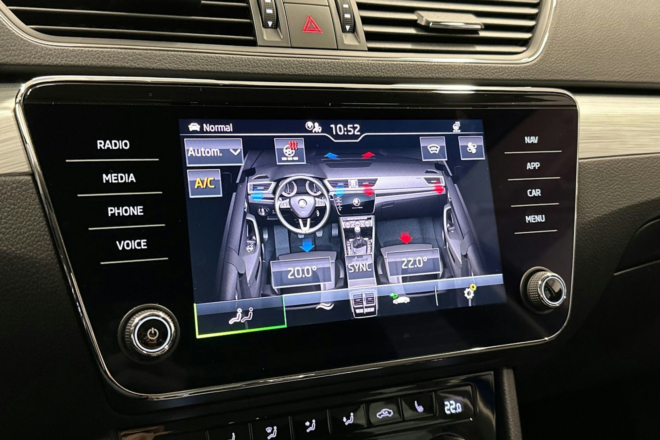 sininen Skoda Superb 2020 kuva 31.