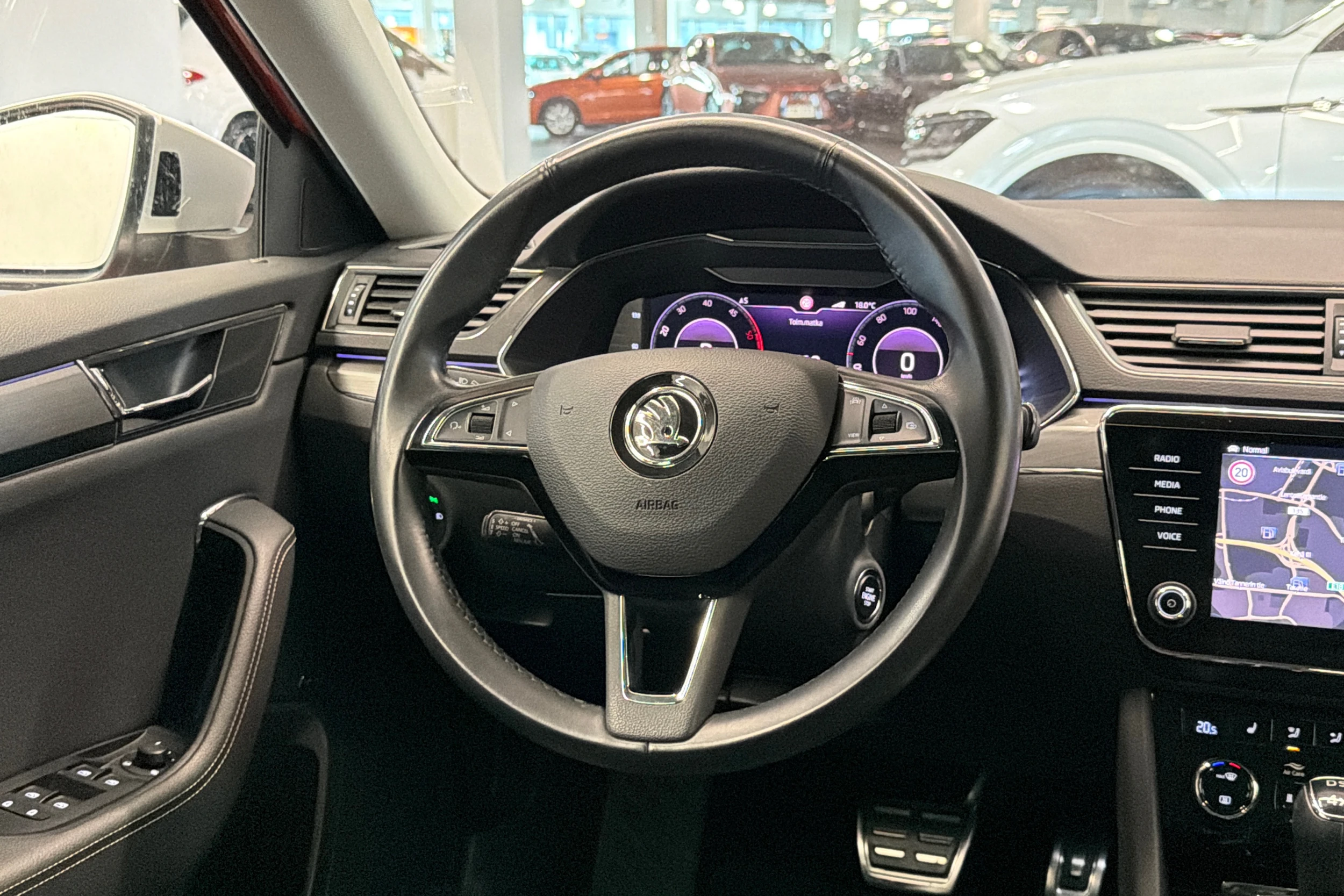 met. vihreä Skoda Superb 2020 kuva 17.