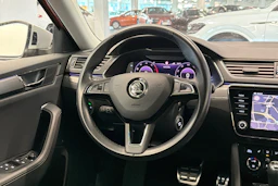 met. vihreä Skoda Superb 2020 kuva 17.