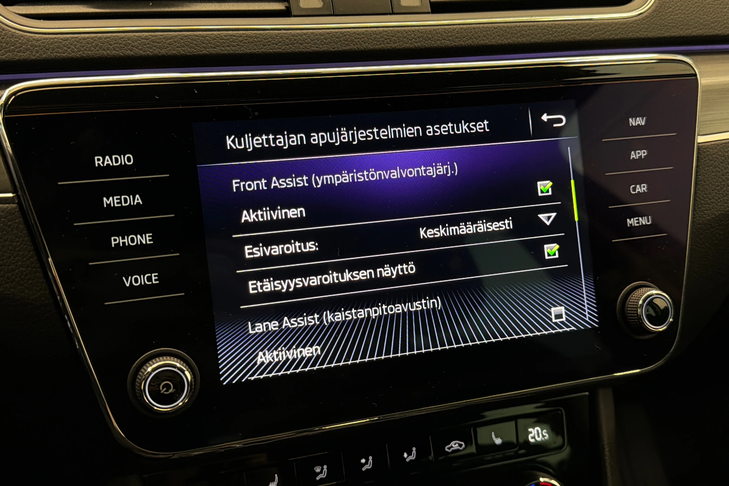 met. vihreä Skoda Superb 2020 kuva 28.
