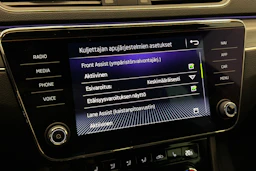 met. vihreä Skoda Superb 2020 kuva 28.