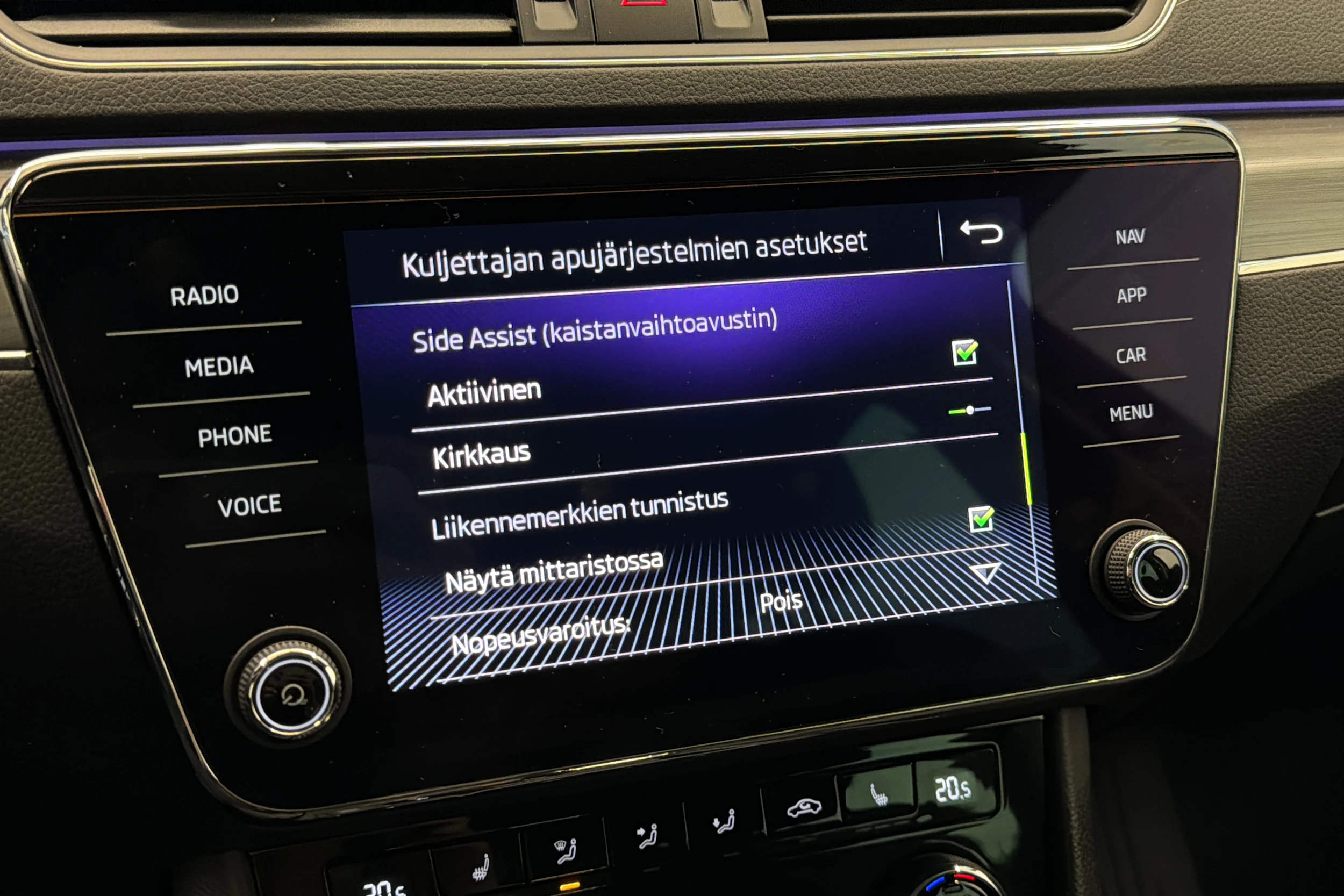 met. vihreä Skoda Superb 2020 kuva 29.