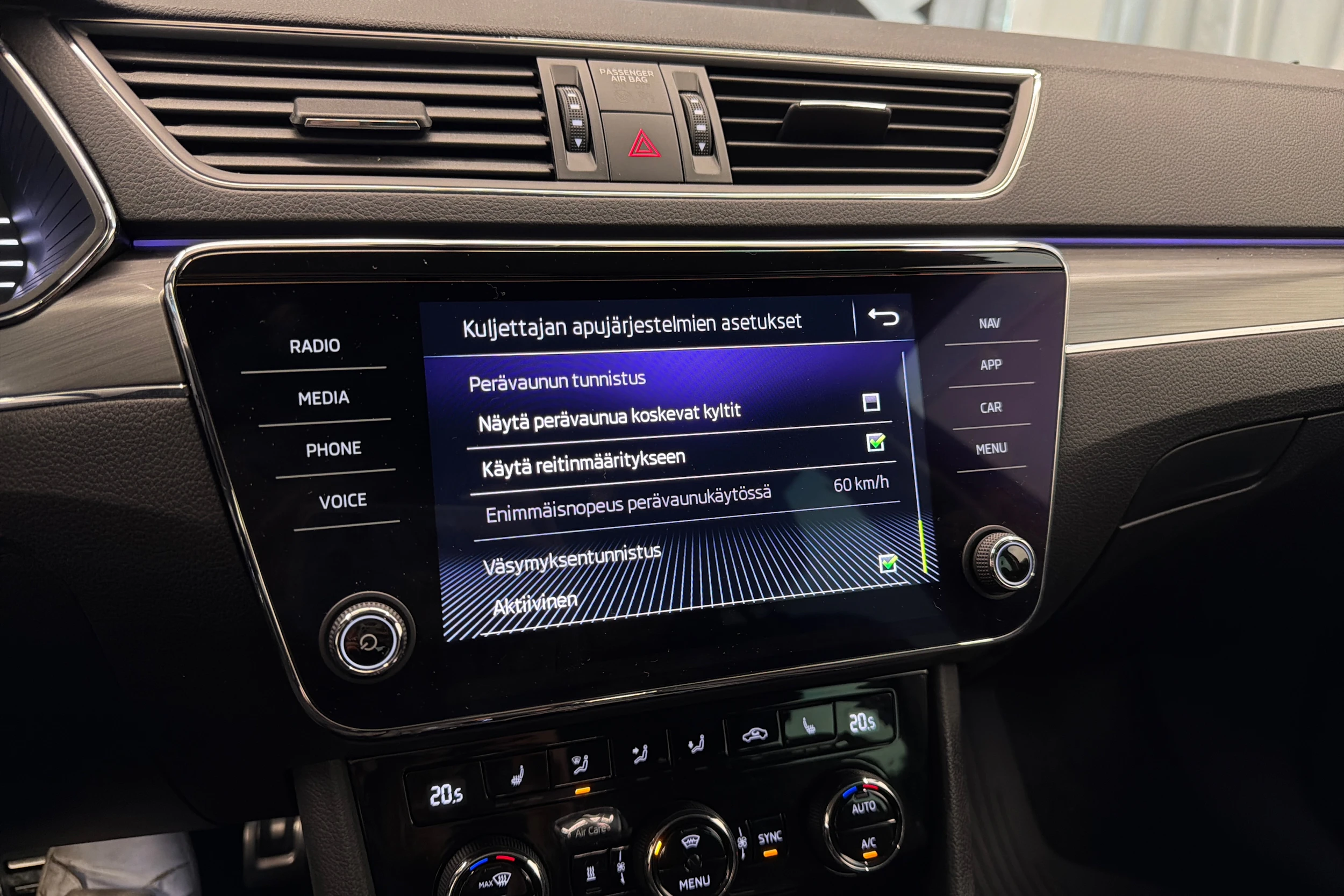 met. vihreä Skoda Superb 2020 kuva 30.
