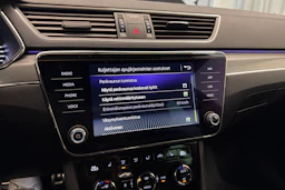 met. vihreä Skoda Superb 2020 kuva 30.