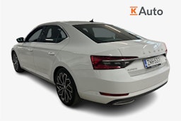 valkoinen Skoda Superb 2020 kuva 2.