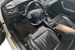 valkoinen Skoda Superb 2020 kuva 3.