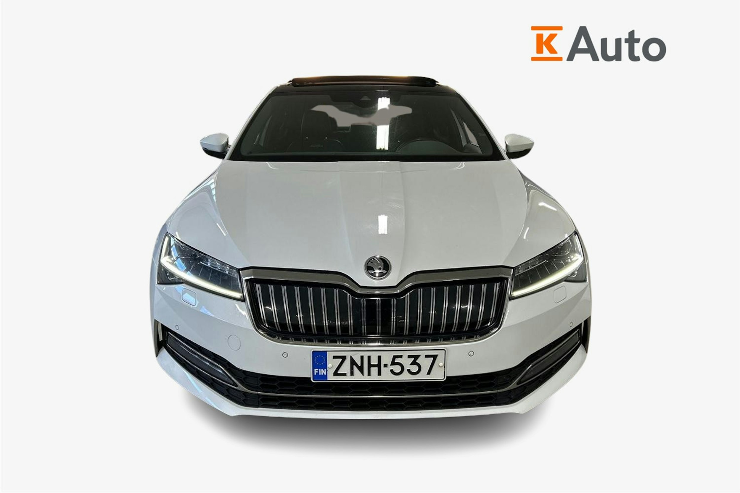valkoinen Skoda Superb 2020 kuva 5.