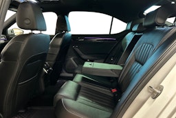 valkoinen Skoda Superb 2020 kuva 10.