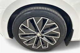 valkoinen Skoda Superb 2020 kuva 11.