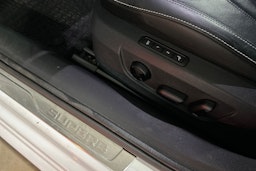 valkoinen Skoda Superb 2020 kuva 17.