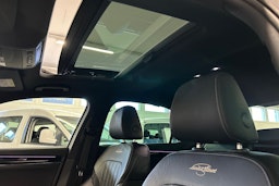 valkoinen Skoda Superb 2020 kuva 19.