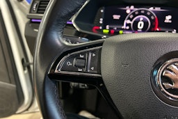 valkoinen Skoda Superb 2020 kuva 20.