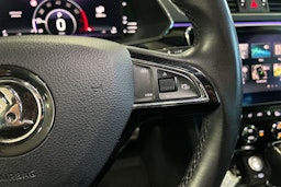 valkoinen Skoda Superb 2020 kuva 21.