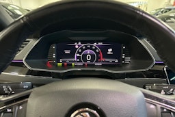valkoinen Skoda Superb 2020 kuva 22.