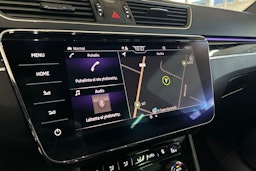 valkoinen Skoda Superb 2020 kuva 25.
