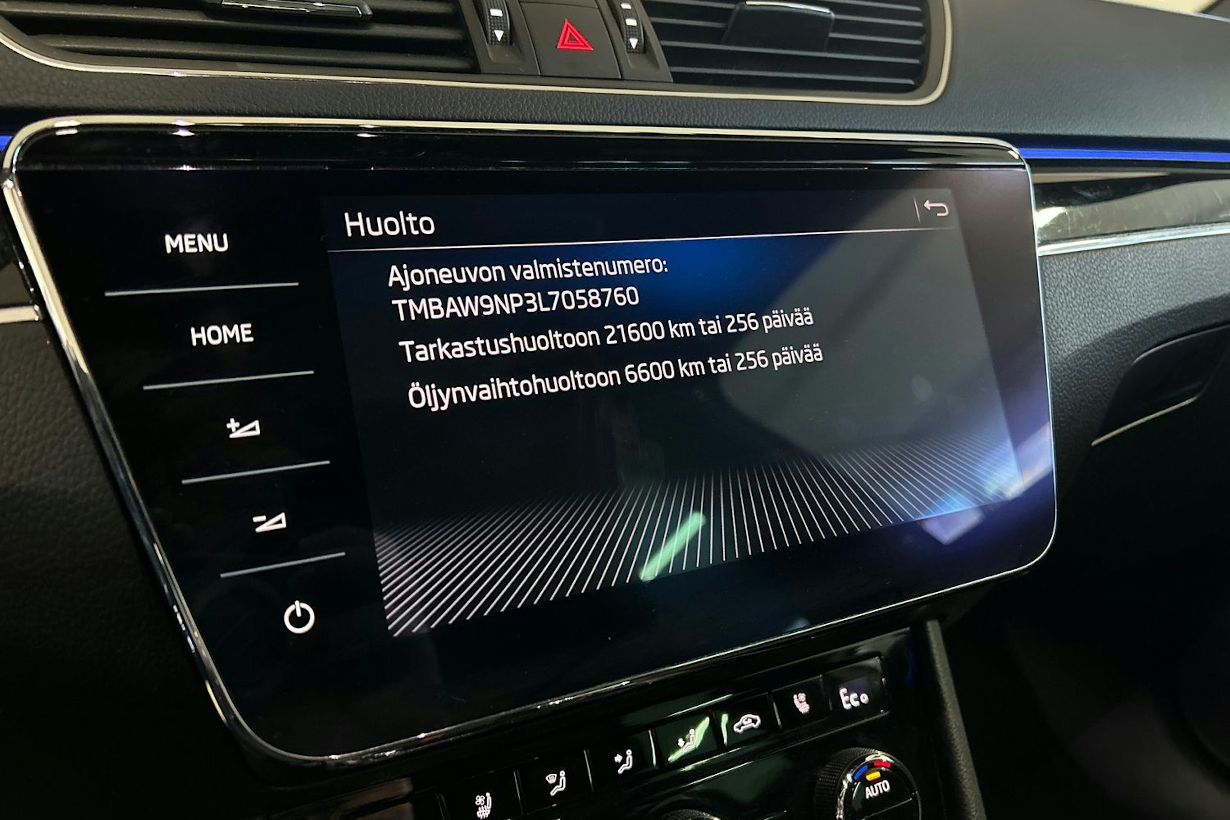 valkoinen Skoda Superb 2020 kuva 26.