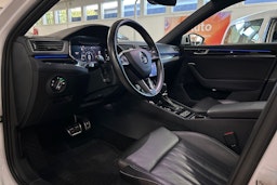 valkoinen Skoda Superb 2020 kuva 31.