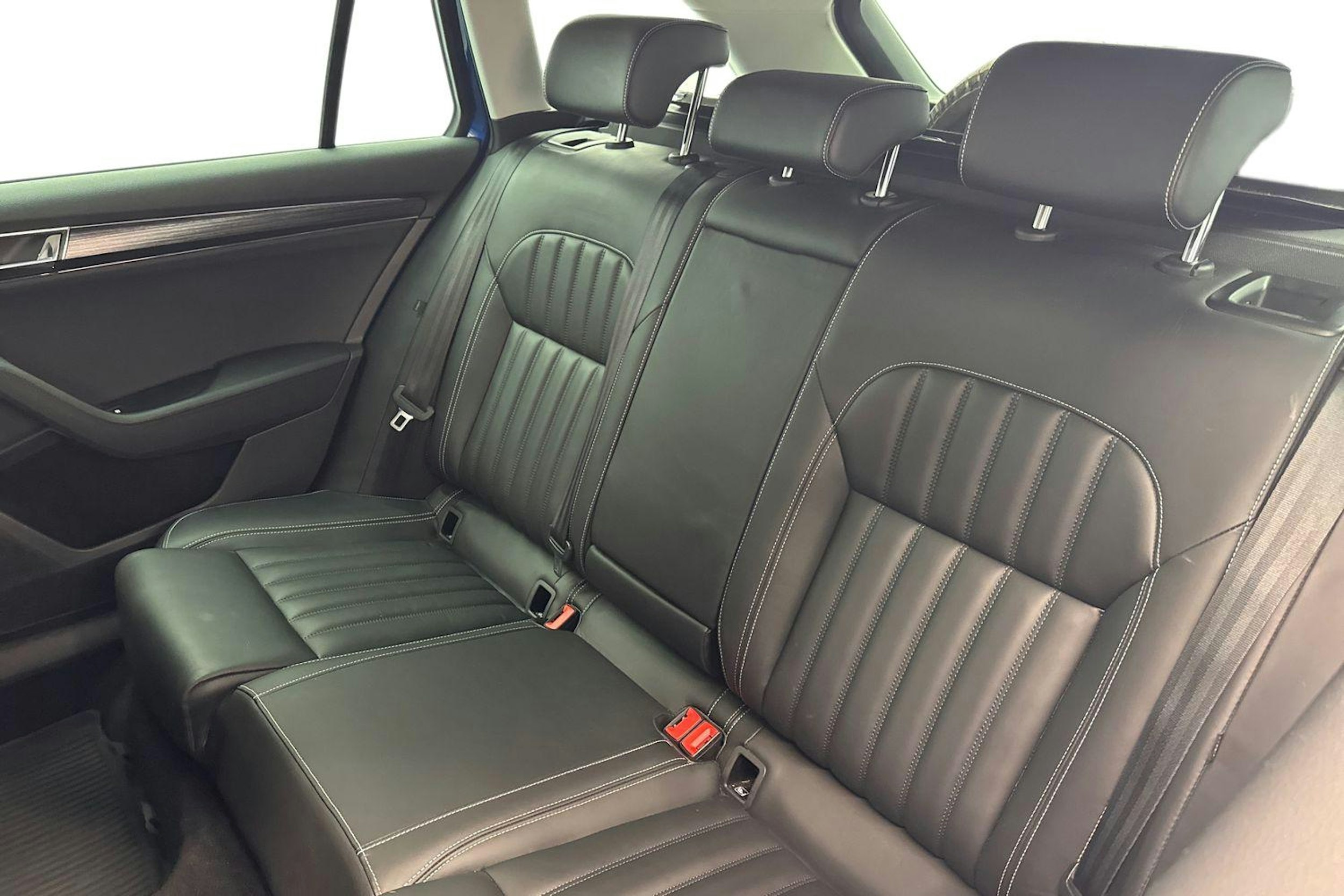 Sininen Skoda Superb 2020 kuva 10.