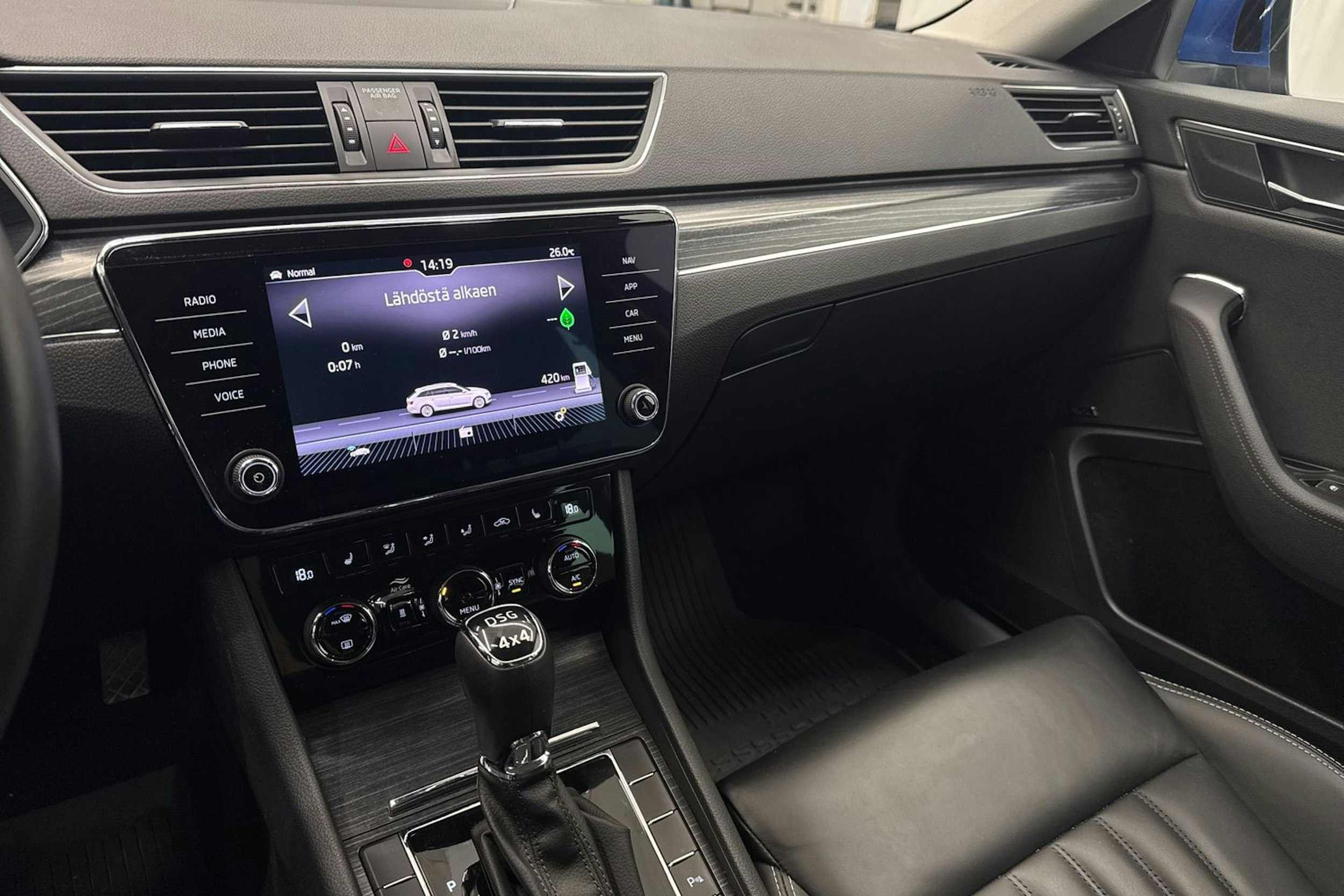 Sininen Skoda Superb 2020 kuva 21.