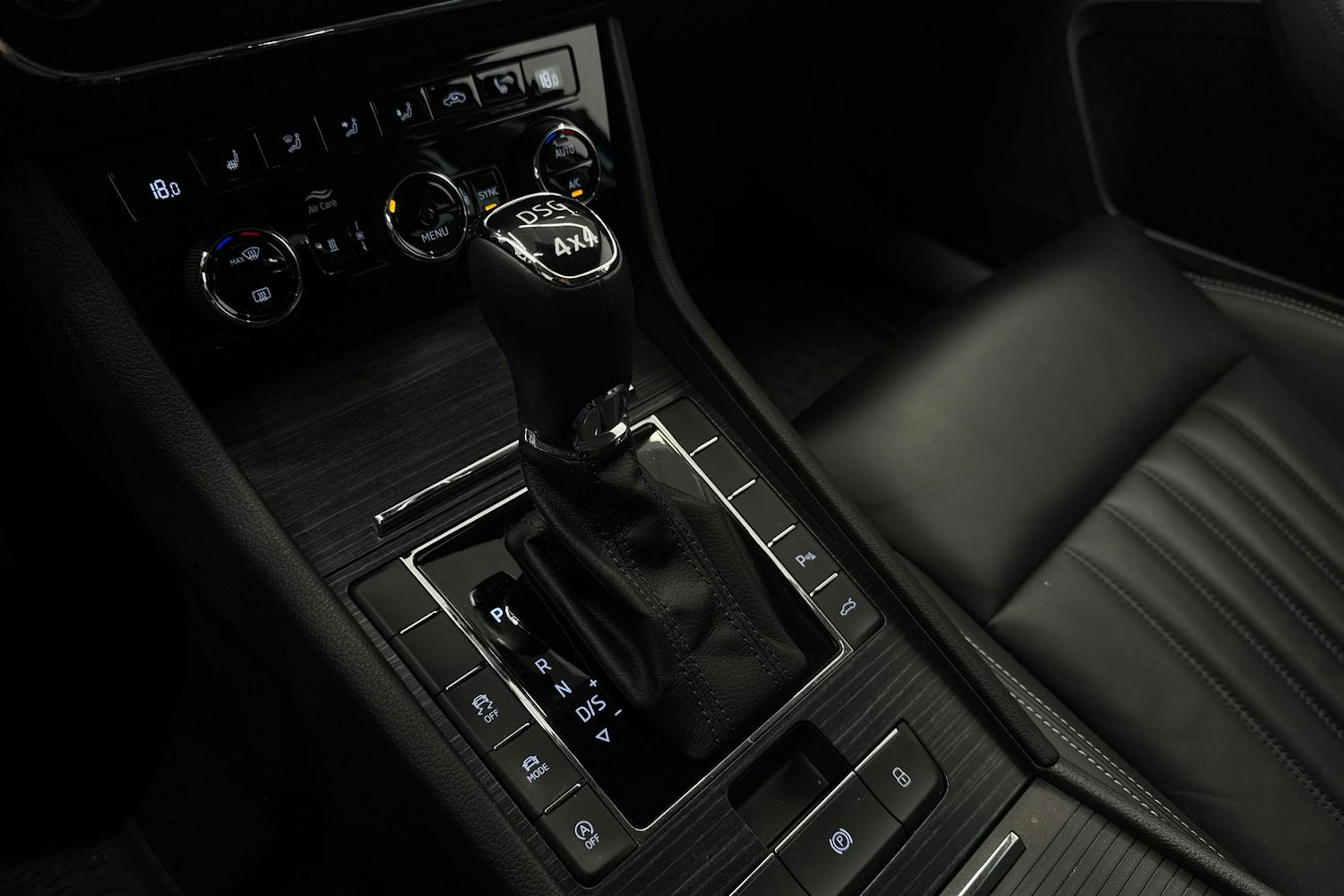 Sininen Skoda Superb 2020 kuva 35.