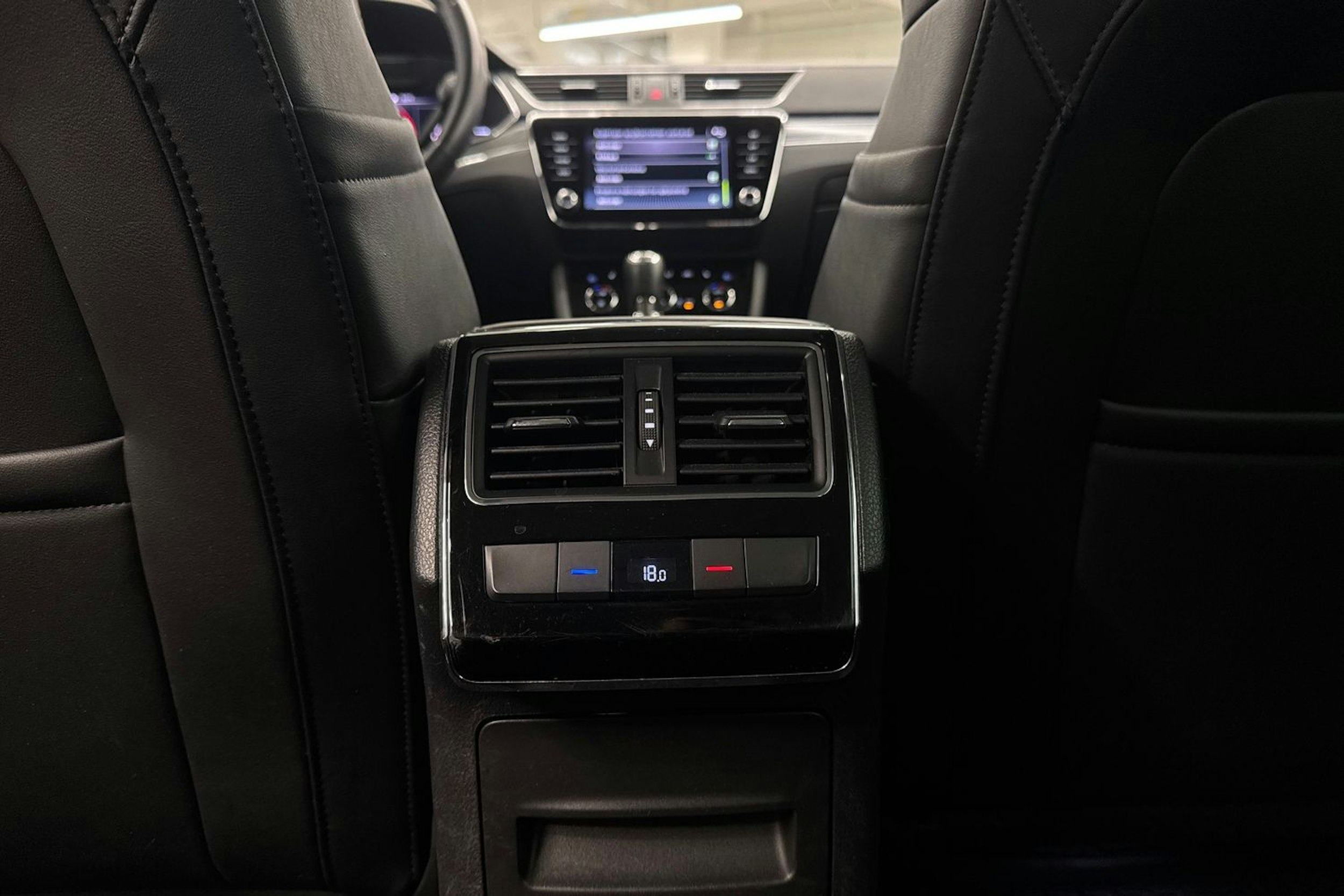 Sininen Skoda Superb 2020 kuva 39.
