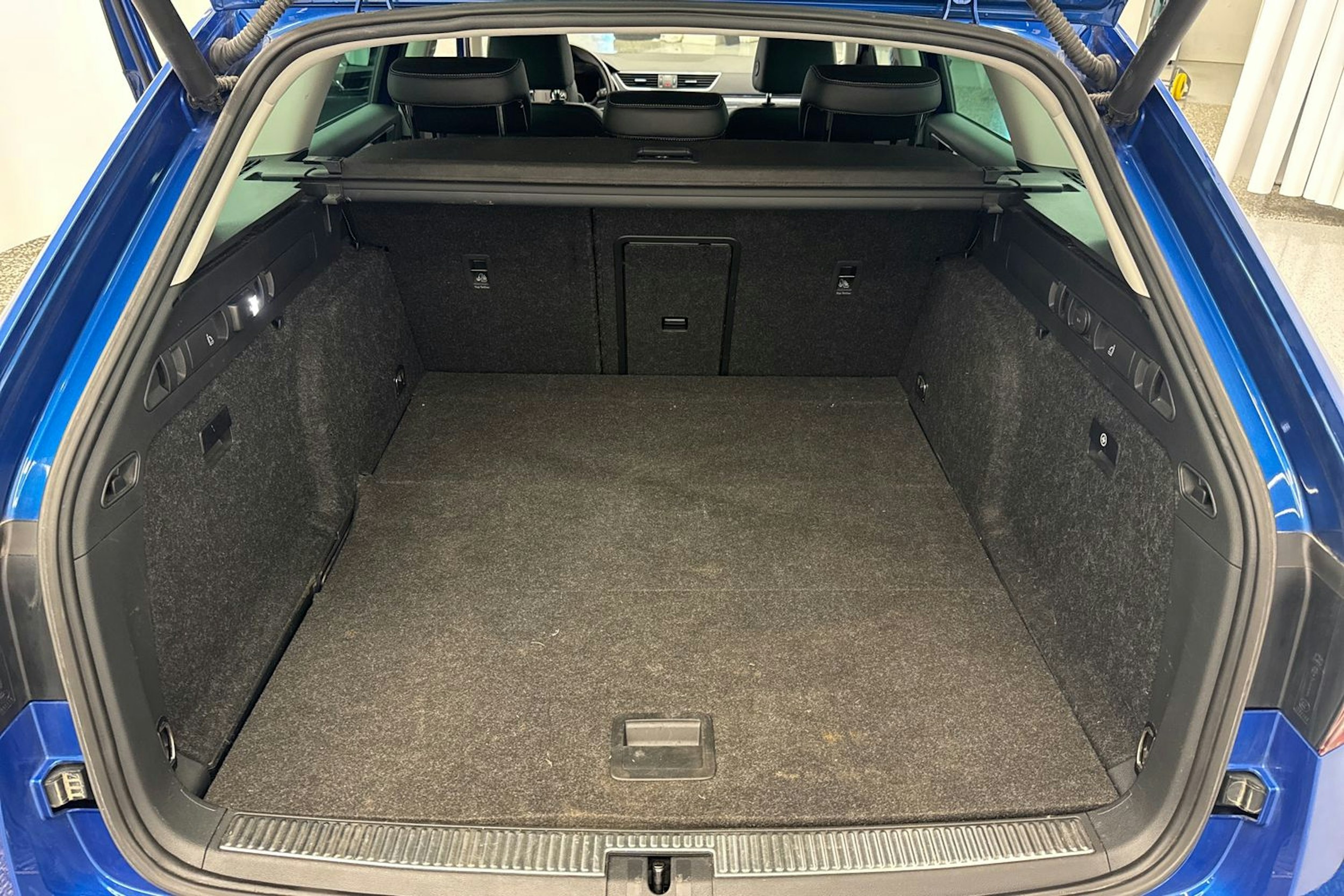 Sininen Skoda Superb 2020 kuva 40.