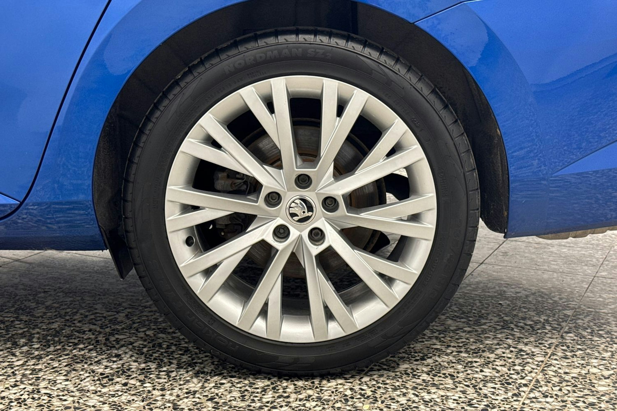 Sininen Skoda Superb 2020 kuva 43.