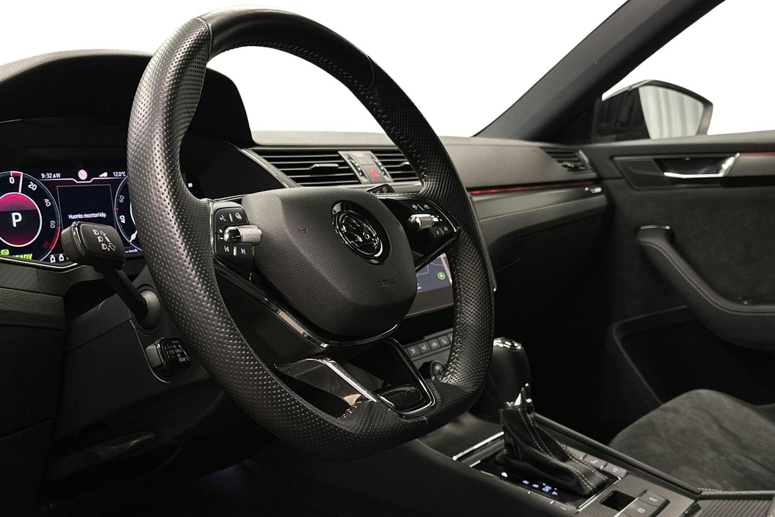 valkoinen Skoda Superb 2021 kuva 6.