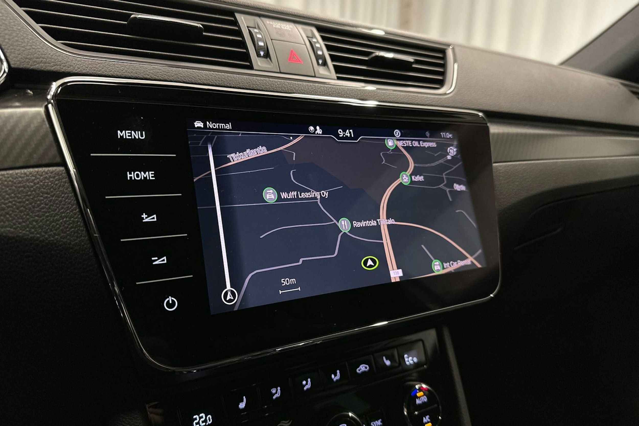 valkoinen Skoda Superb 2021 kuva 12.