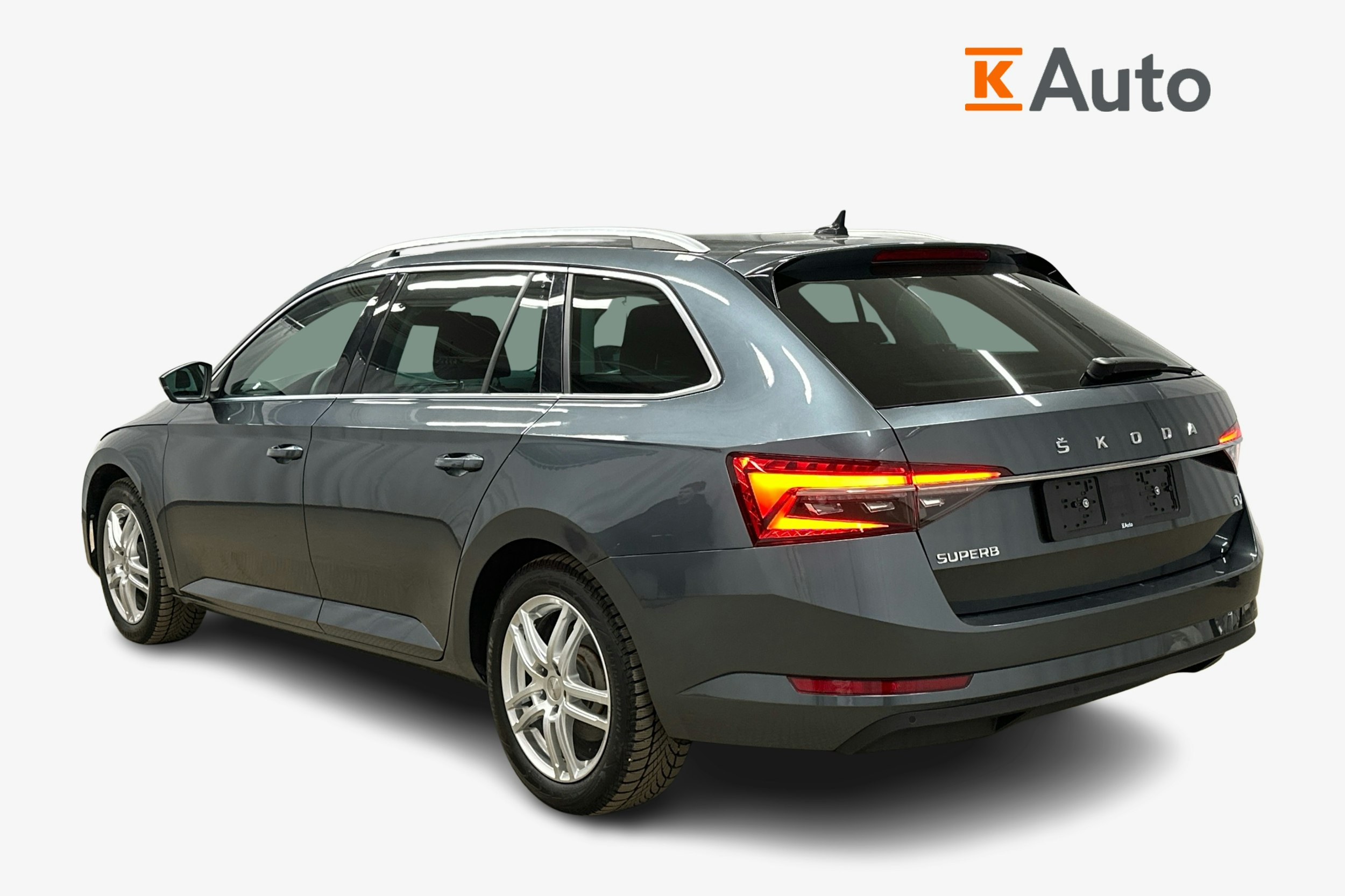 harmaa Skoda Superb 2021 kuva 2.