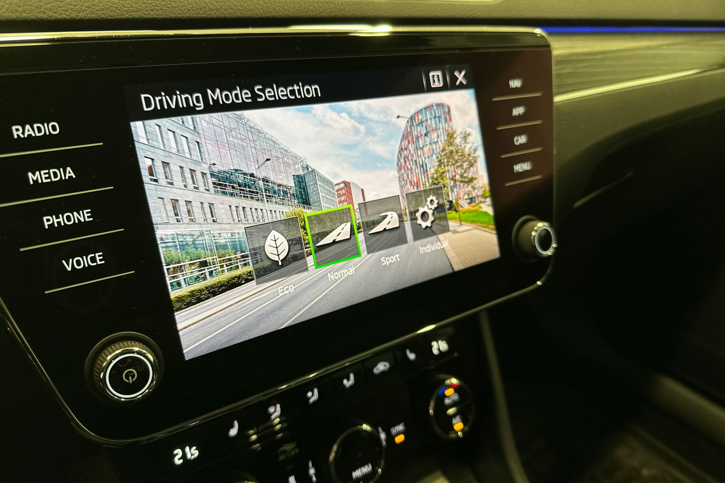 harmaa Skoda Superb 2021 kuva 20.