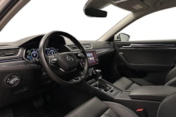 valkoinen Skoda Superb 2021 kuva 7.