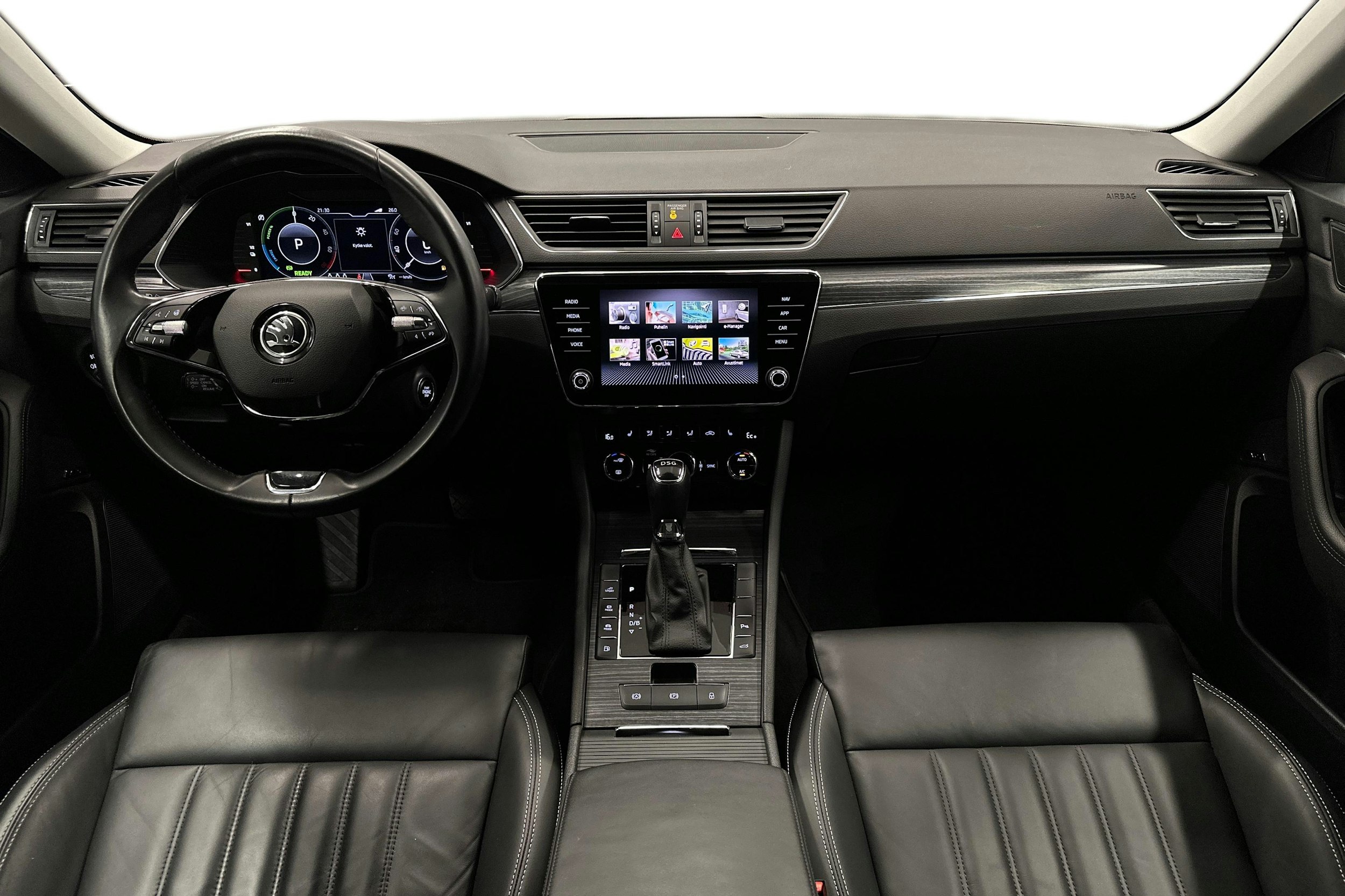 valkoinen Skoda Superb 2021 kuva 9.