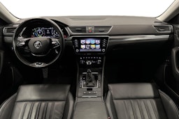 valkoinen Skoda Superb 2021 kuva 9.