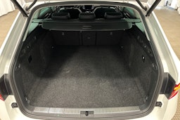valkoinen Skoda Superb 2021 kuva 14.